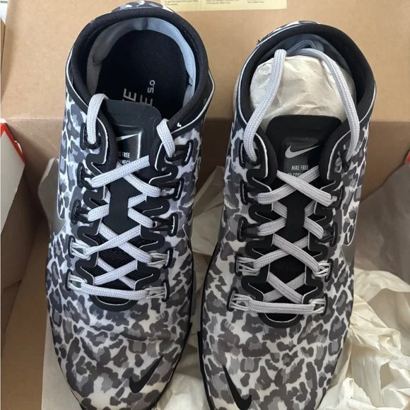 Nike Free TR Connect 2 in Black and Silver - Picture 2 of 4